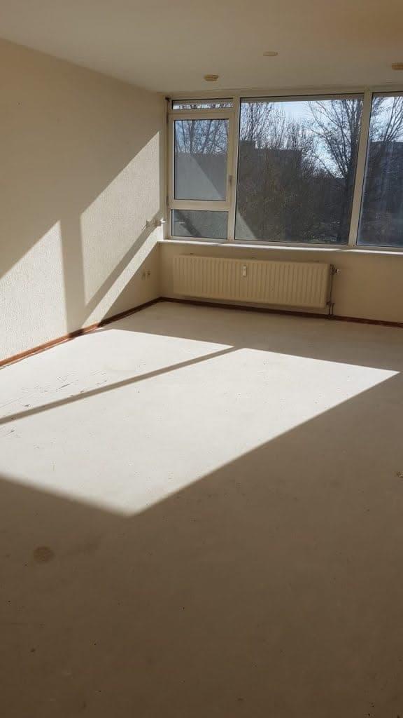 Lege kamer nadat de woning is leeggehaald en klaar is voor oplevering